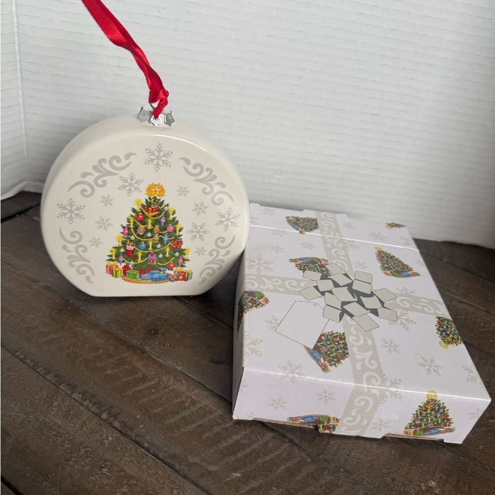 Temp-tations By Tara Christmas Tree Ornament - Picture 1 of 6